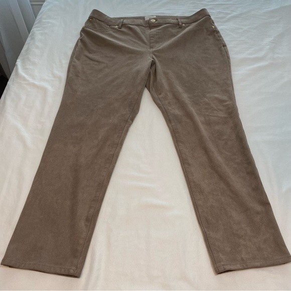NWOT Chico's Suede Like Crop Pants Tan Pocket Zip Fly Poly Spandex Size 14P - Picture 3 of 12